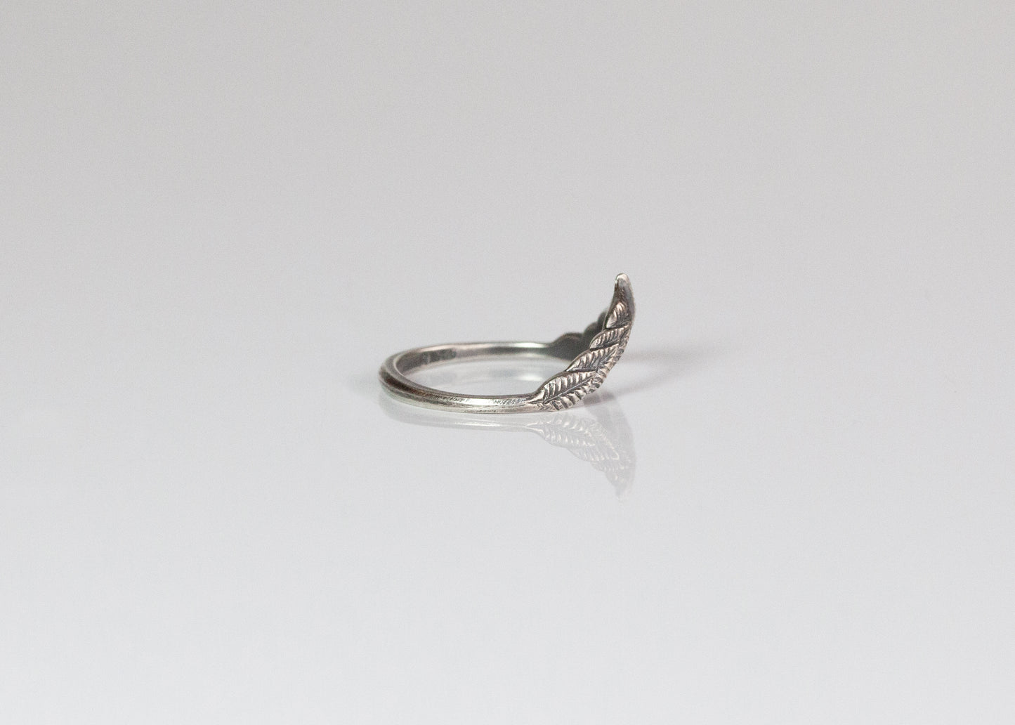 Deep Curve Wreath Band